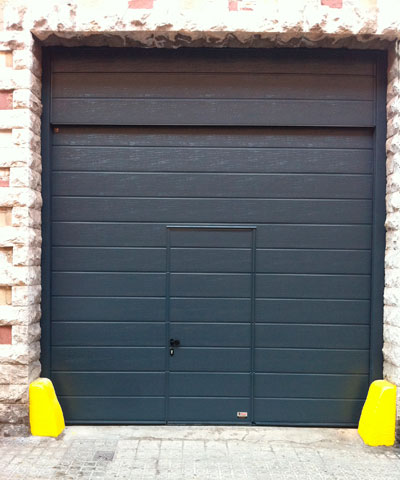 Puerta seccional de garaje