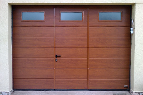 Puerta seccional de garaje